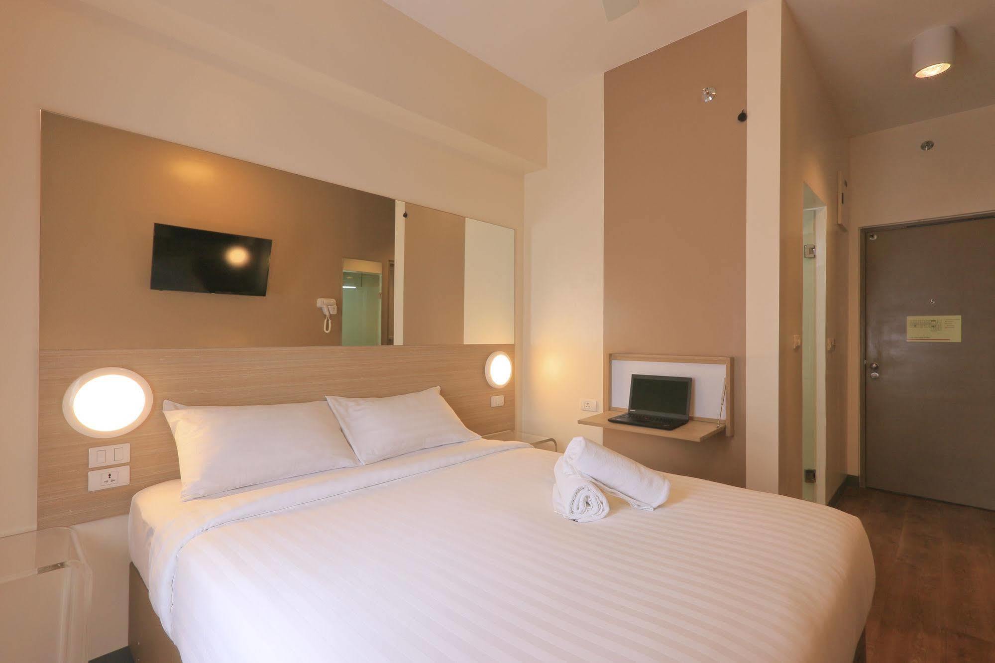 เรด แพลนเนต มะนิลา อามอร์โซโล Hotel Makati City ภายนอก รูปภาพ