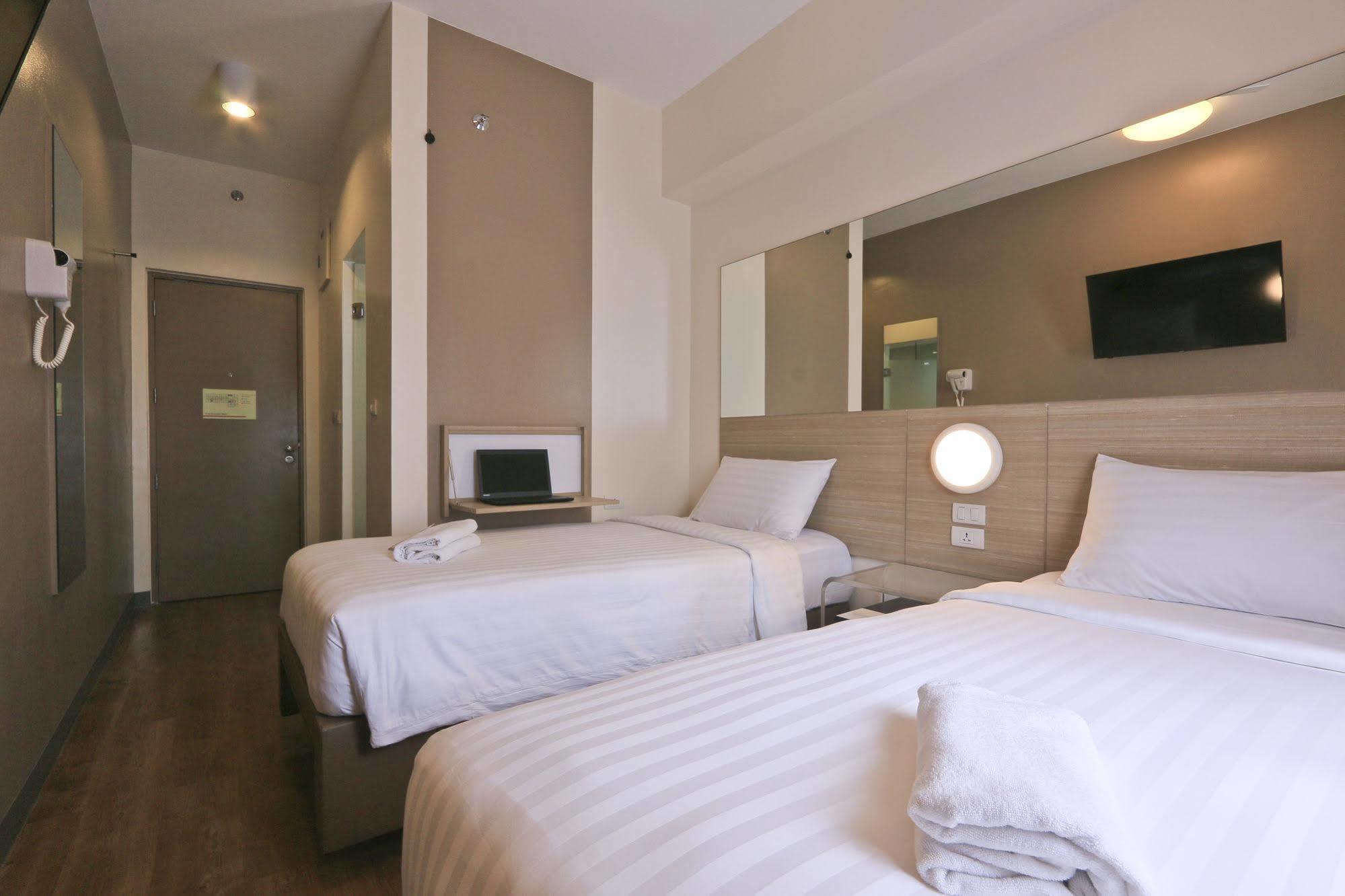 เรด แพลนเนต มะนิลา อามอร์โซโล Hotel Makati City ภายนอก รูปภาพ